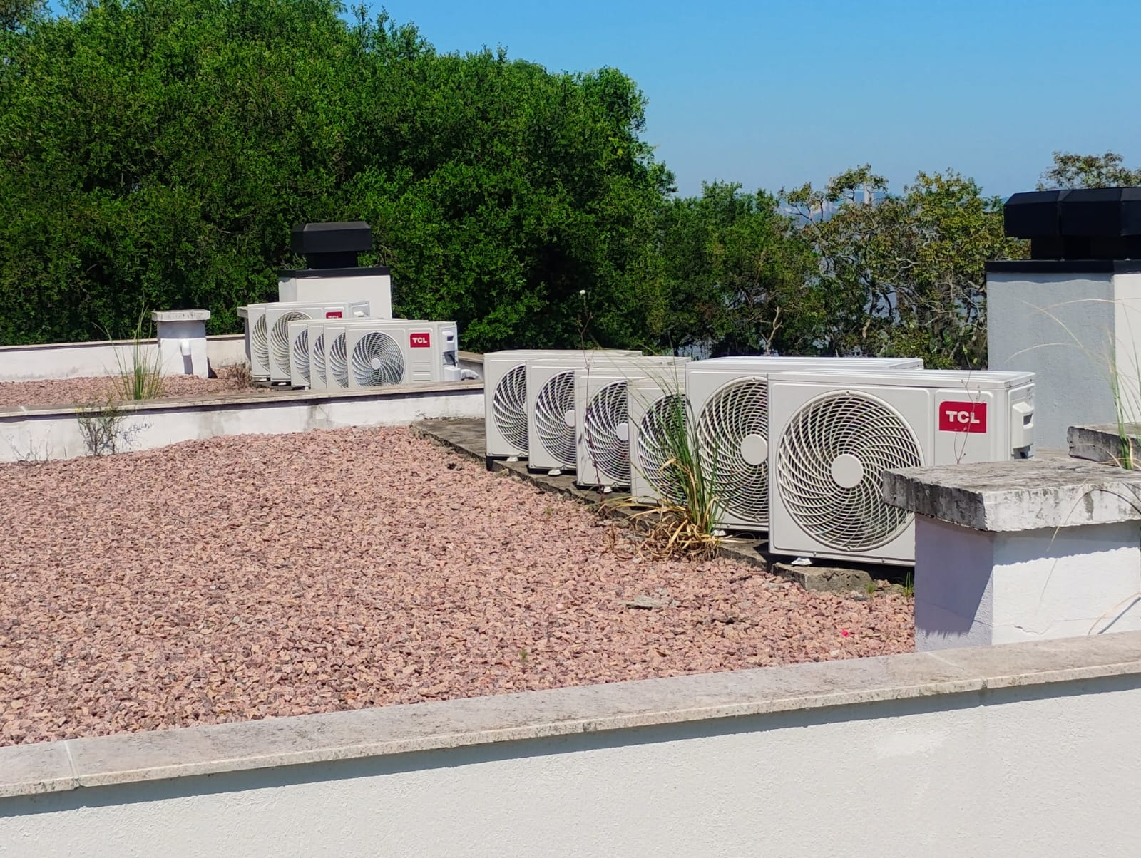 Condensadora instalada na laje pela Top Frio